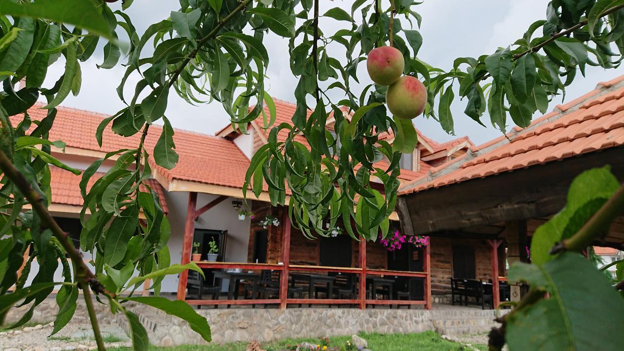 Satul Traditional Рунку Экстерьер фото